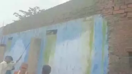 गोला: मुरुडीह गांव में चोरों ने जन वितरण प्रणाली की दुकान से चावल, गेहूं व दाल चुराई, दुकानदार ने पुलिस में शिकायत दर्ज कराई