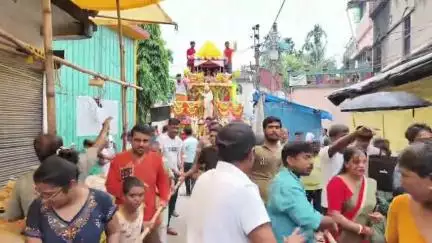 বারাসাত ১: দত্তপুকুর মান্নাপাড়ায় মৈত্রী সংঘ ক্লাবের উল্টোরথ পরিক্রমা, ভক্তদের ঢল