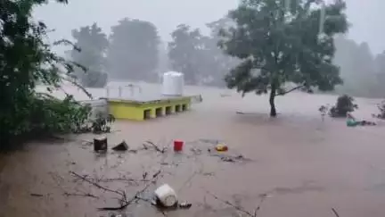 नारायणगंज: मूसलाधार बारिश से नारायणगंज के एकलव्य और एकीकृत स्कूल में भरा 3 फीट पानी, लाखों का नुकसान