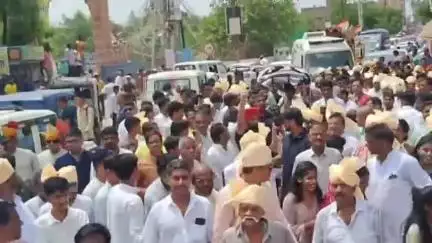 नागौर: जैन मुनि पद्मश्री विजय नित्यानंद सुरीश्वर महाराज का नागौर में मंगल प्रवेश, हेलिकॉप्टर से की गई पुष्प वर्षा