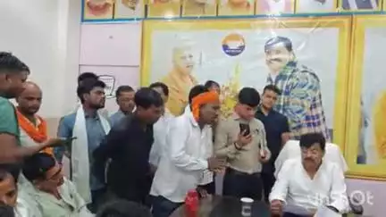 बिंदकी: बिंदकी में विधायक से यूपी पावर कॉरपोरेशन निविदा संविदा कर्मचारी संघ ने संविदा कर्मचारियों की सेवाएं जारी रखने की मांग की