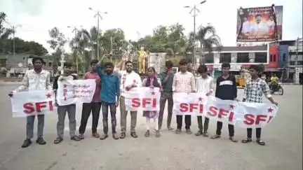 సిరిసిల్ల: పెండింగ్ ఫీజు రియంబర్స్మెంట్స్ స్కాలర్షిప్స్ విడుదల చేయాలి: SFI జిల్లా కార్యదర్శి మల్లారపు ప్రశాంత్