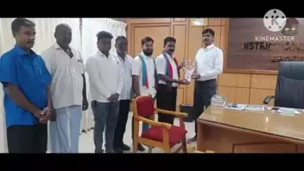 ஈரோடு: ஆட்சியர் அலுவலகத்தில் விடுதலை சிறுத்தைகள் கட்சியின் மண்டல பொறுப்பாளர்கள் ஆட்சியரை சந்தித்தனர்