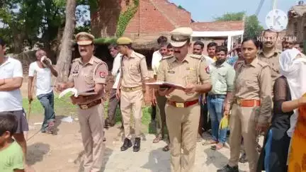 किशनी: क्षेत्र के एक गाँव में संदिग्ध परिस्थिति में विवाहिता ने फांसी लगाकर आत्महत्या की, पुलिस ने शव पीएम के लिए भेजा