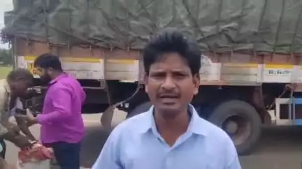 హైవేపై బారికేడ్లను తొలగించడంతో రోడ్డు ప్రమాదాలు: అమలాపురంలో స్థానికుల ఆవేదన