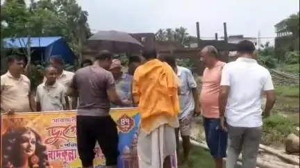 রানাঘাট ১: ভরা বর্ষাতেও শরতের অনুভূতি,উল্টো রথের দিনে কাঠামো পুজোর মধ্যে দিয়ে দুর্গা পূজার দামামা বাদকুল্লা ফ্রেন্ডস ক্লাবের