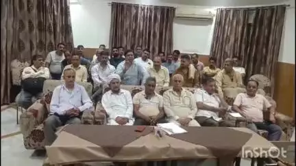 हमीरपुर: हिमालयन ट्रक ऑपरेटर सहकारी परिवहन सभा समिति ने दिया 15 दिन का अल्टीमेटम, कार्रवाई न होने पर ऑपरेटर करेंगे चक्का जाम