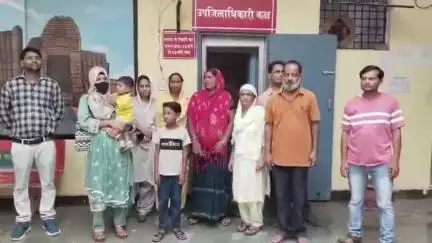 महोबा: भटीपुरा पठा रोड के बदहाल रास्ते और जलभराव से मोहल्लेवासी परेशान, डीएम को सौंपा ज्ञापन #jansamasya