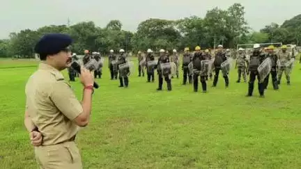 चास: मोहर्रम को लेकर पुलिस लाइन सेक्टर 12 में पुलिस ने किया मॉक ड्रिल का आयोजन