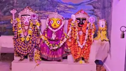 ବାରିପଦା ମ୍ୟୁନିସିପାଲଟି: ବାରିପଦାର ଲାଲବଜାର ସ୍ଥିତ ଆଡ଼ପ ମଣ୍ଡପରେ ବାଣ୍ଠିଆ ଜଗନ୍ନାଥଙ୍କ ରୂପା ବେଶ ଅନୁଷ୍ଠିତ, ଶହ ଶହ ଭକ୍ତଙ୍କ ଭିଡ