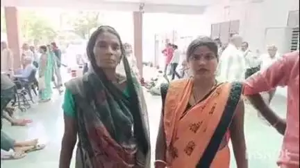 बांदा: 1 महीने से परेशान महिला सदर तहसील पहुंची, अधिकारियों से जमीन की गलत नाप का आरोप लगाकर न्याय की गुहार लगाई