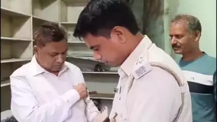 मधुपुर: ऑडिट के बाद मधुपुर में दो शराब दुकानें सील, अगले आदेश तक रहेंगी बंद