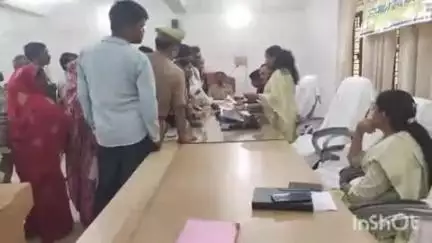 जलालपुर: जलालपुर तहसील सभागार में संपूर्ण समाधान दिवस का आयोजन किया गया