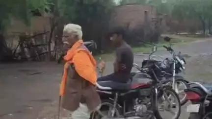 माण्डलगढ़: बलाईयों का झोपड़ा में करंट लगने से 5 गायों की हुई मौत, ग्रामीणों ने थाने में दी सूचना