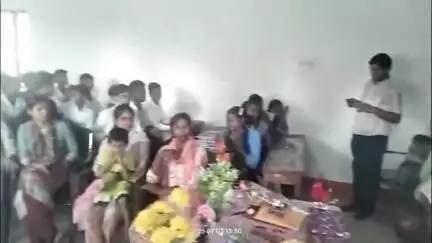 कटिहार: उत्क्रमित मा. विद्यालय लक्ष्मीपुर में शिक्षक और शिक्षिका के स्थानांतरण पर विदाई समारोह आयोजित, नम आंखों से दी गई विदाई
