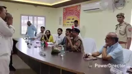कर्वी: जिलाधिकारी व पुलिस अधीक्षक की अध्यक्षता में तहसील सभागार कर्वी में सम्पूर्ण समाधान दिवस का आयोजन किया गया