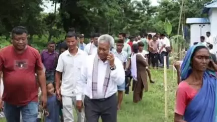ওদালগুৰি: ডংগলবস্তি আৰু বান্দৰগুৰিত আদিবাসী আৰু গোৰ্খা ভৱন নিৰ্মাণৰ আধাৰশিলা স্থাপন কৰে বিধায়ক গোবিন্দ চন্দ্ৰ বসুমতাৰীয়ে