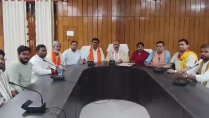 आज़मगढ़: सर्किट हाउस में गौसेवा आयोग के सदस्य रमाकांत उपाध्याय ने कहा, जिले में बनेगी मॉडल गौशाला