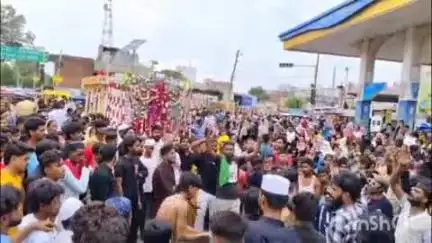 लखीमपुर: लखीमपुर शहर में मोहर्रम के त्यौहार पर निकला आठवीं का जुलूस, ताजीयादारों ने किया मातम