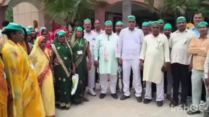 महाराजगंज: सदर तहसील में भारतीय किसान यूनियन के पदाधिकारियों ने एसडीएम को ज्ञापन सौंपा