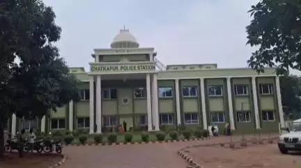 ଛତ୍ରପୁର: ଚମାଖଣ୍ଡିର ଜଣେ କୁନି ଝିଅର ଫୋଟକୁ ବ୍ୟବହାର କରି ଆଦାୟ କରୁଥିଲେ ଟଙ୍କା, ଛତ୍ରପୁର ଥାନାରେ ଅଭିଯୋଗ କରି ପ୍ରତିକ୍ରିୟା ରଖିଲେ ମା