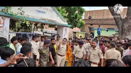 छपरा: गरखा के बोर्ड मध्य विद्यालय के शिक्षक ने छात्राओं से की मारपीट, पुलिस ने हिरासत में लिया