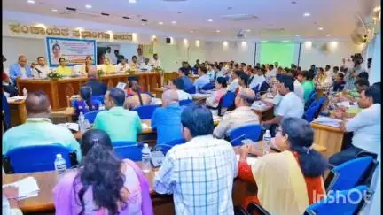 ಬೀದರ್: ನಗರದಲ್ಲಿ ಸಚಿವೆ ಲಕ್ಷ್ಮಿ ಹೆಬ್ಬಾಳಕರ್ ನೇತೃತ್ವದಲ್ಲಿ ಪ್ರಗತಿ ಪರಿಶೀಲನಾ ಸಭೆ