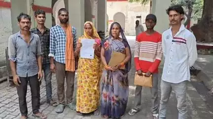 मिर्ज़ापुर: नदी में डूबकर बच्चे की मौत पर डीएम ने परिवार को किया पट्टा, गांव के दबंग कर रहे हैं जमीन पर कब्जा: बिरोही का मामला