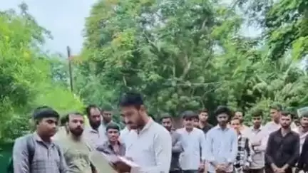 रतलाम नगर: मंदिर की कृषि भूमि पर कब्जे की कोशिश, गुर्जर समाज ने डीडीनगर थाने में ज्ञापन सौंपकर आरोपियों पर कार्रवाई की मांग की