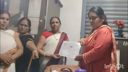 बांके बाज़ार: सेविका प्रीतिमाला को सीडीपीओ द्वारा किया गया सम्मानित