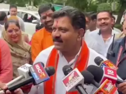 कवर्धा: सड़क के गड्ढे प्रदर्शन कर रहे कांग्रेसी कार्यकर्ताओं को उस गड्ढे में लेट जाना चाहिए, मुंह छिपाना चाहिए- विजय शर्मा, DCM