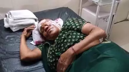 भिंड: पिथनपुरा रमपुरा के पास बाइक में साड़ी उलझने से बुजुर्ग महिला जख्मी