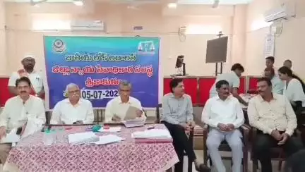 శ్రీకాకుళం: జిల్లా కోర్టులో లోక్ అదాలత్ నిర్వహించిన జిల్లా ప్రధాన న్యాయమూర్తి  జునైద్ అహ్మద్ మౌలానా
