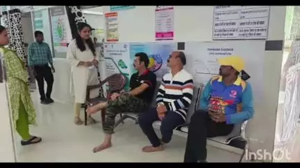 जगदलपुर: कुशाभाऊ ठाकरे वार्ड स्थित शहरी प्राथमिक स्वास्थ्य केंद्र धरमपुरा का महापौर संजय पांडे ने किया आकस्मिक निरीक्षण