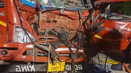 मांट: नौहझील: यमुना एक्सप्रेस-वे पर कैंटर पीछे से अज्ञात वाहन में घुसा, चालक की हुई मौत