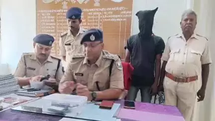 बेलसंड: बेलसंड लूट मामले में फरार अपराधी गिरफ्तार, पुलिस ने देसी कट्टा और जिंदा कारतूस बरामद किए