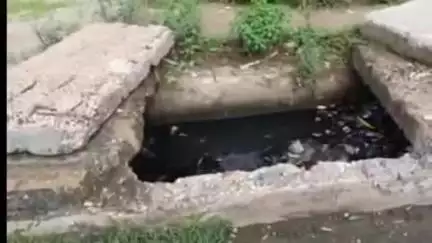 करौली: कलेक्ट्रेट के समीप जिम्मेदारों की अनदेखी से खुले पड़े नालियों के फैरोकवर के कारण हादसों का खतरा बना रहता है