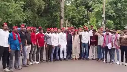 #ब्रेकिंग #न्यूज़ #ललितपुर - सपा के कार्यकर्त्ता के द्वारा लगाये गये #प्रधानमंत्री और #मुख्यमंत्री के मुर्दाबाद के नारे