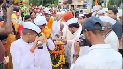 नागपूर शहर: शंकर नगर येथून  पारंपारिक वेशभूषेत काढण्यात आली विद्यार्थ्यांची दिंडी, 1500 हून अधिक विद्यार्थ्यांचा सहभाग