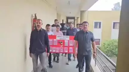 नगर: घरफोडी करणारी टोळी पोलिसांनी पाठलाग करत केली जेरबंद: बेलगाव येथे कारवाई
