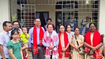 ডিফু: ডিফুত অসম সাহিত্য সভাৰ প্ৰাক্তন সভাপতি "ৰংমিলিৰ হাঁহি"ৰ স্ৰষ্টা  ৰংবং তেৰাঙক সাক্ষাৎ প্ৰদেশ কংগ্ৰেছৰ সভাপতি গৌৰৱ গগৈৰ