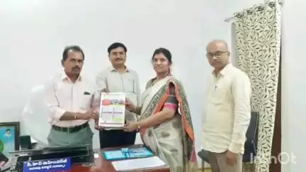 ములుగు: జిల్లా కేంద్రంలో నవోదయ ప్రవేశ పరీక్ష కరపత్రం ఆవిష్కరించిన జిల్లా మహేందర్ జి