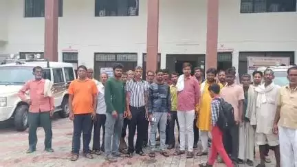 महरौनी: महरौनी संपूर्ण समाधान दिवस में मुड़िया परमहंस कुटी के निवासियों ने सड़क निर्माण की मांग की