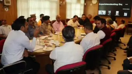 धर्मशाला: 6 जुलाई को बारिश के रेड अलर्ट के चलते डीसी कागड़ा ने जिला अधिकारियों की बैठक ली