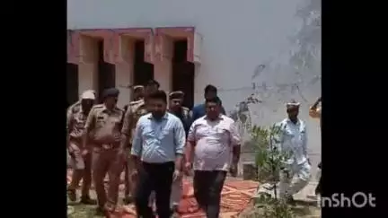 रामसनेही घाट: तहसील रामसनेहीघाट परिसर में जिलाधिकारी शशांक त्रिपाठी और पुलिस अधीक्षक ने आज किया पौधारोपण