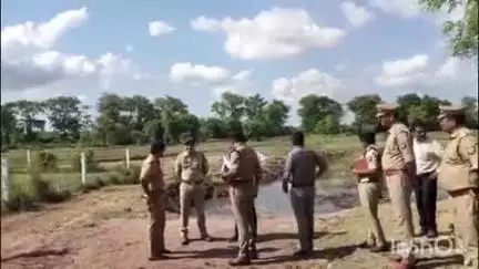 बलरामपुर: अलीबाग कर्बला में डीआईजी देवी पाटन मंडल ने जिला स्तरीय अधिकारियों के साथ किया निरीक्षण