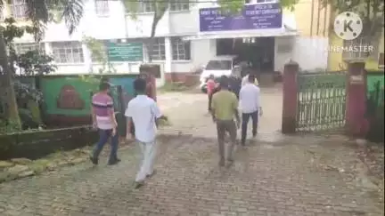 নাজিৰা: সাংবাদিক নিগ্ৰহৰ ঘটনাৰ উচিত তদন্ত বিচাৰি নাজিৰা সমজিলা আয়ুক্তক নাজিৰা সাংবাদিক মঞ্চৰ স্মাৰক পত্ৰ প্ৰদান