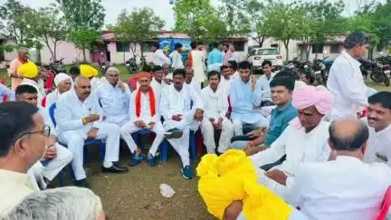 जीरापुर: राजगढ़ जिला पंचायत सदस्य यशवंत सिंह गुर्जर ग्राम पिपलिया में सामाजिक कार्यक्रम में शामिल हुए