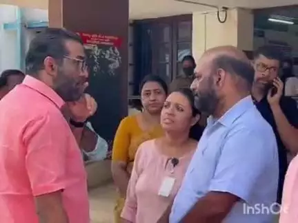 അമ്പലപ്പുഴ: ആലപ്പുഴ ജനറൽ ആശുപത്രിയിലെ പഴയ കെട്ടിടം എച്ച്. സലാം എം.എൽ.എ സന്ദർശിച്ച് സ്ഥിതിഗതികൾ വിലയിരുത്തി