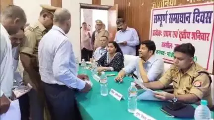 ज़मानिया: जमानिया तहसील सभागार में DM और SP की मौजूदगी में संपूर्ण समाधान दिवस का आयोजन, 95 मामलों में से 9 का हुआ निस्तारण